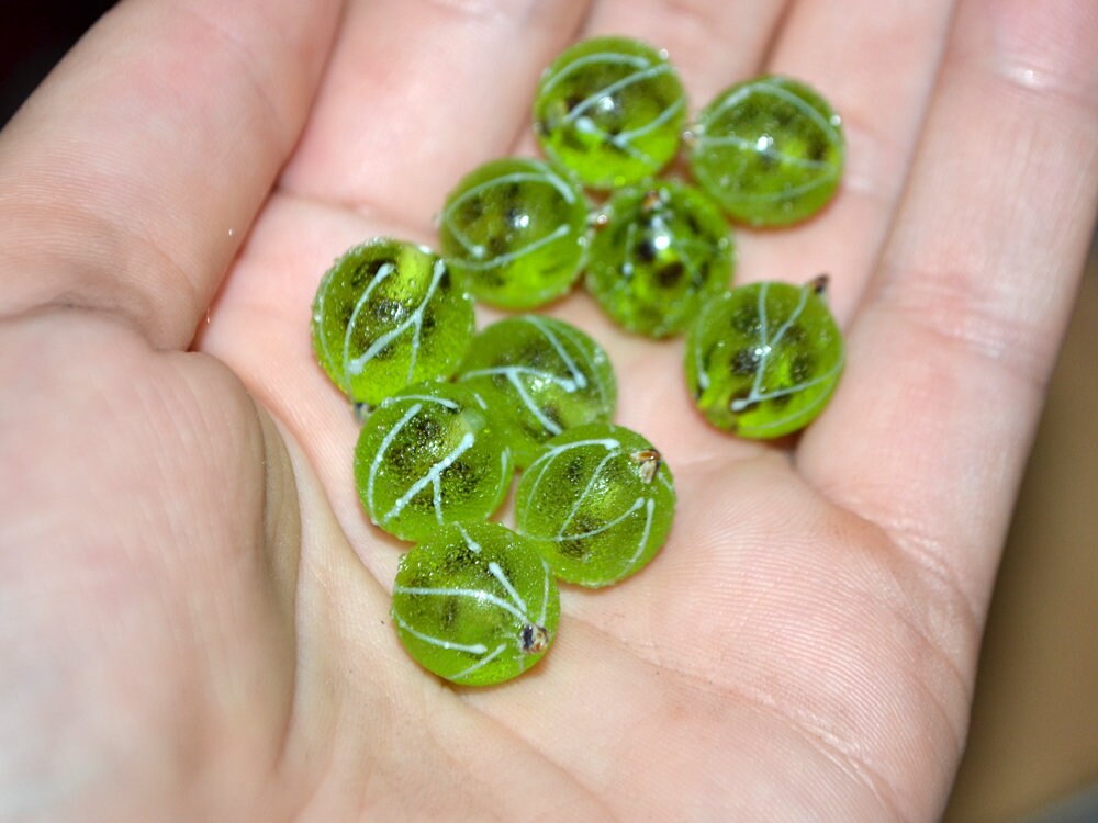 Glass gooseberry beads, Lampwork gooseberry beads, Glass berries, Gardener gift, Fruit sculpture, Forrest berry, Garden berry, Half drilled