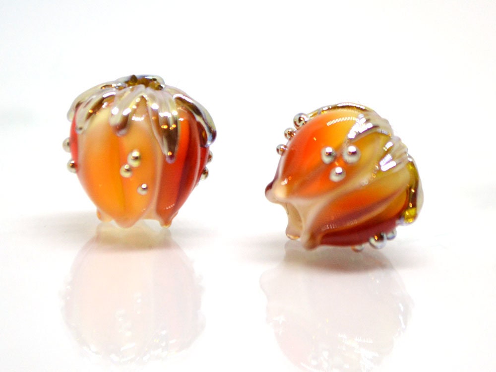 Red orange glass beads gold dots, 10mm flower beads, Artisan lampwork bead, Red lampwork spacer, Craft beads, Floral lampwork, Flower spacer