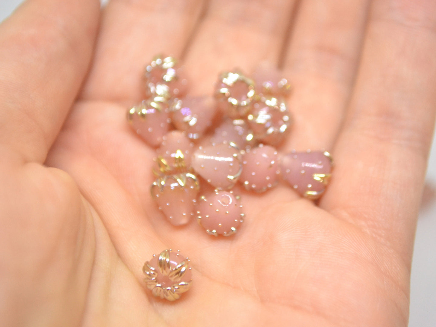 Pink floral beads with gold leaves, Peach pinky flower beads, Tiny glass beads, Light pink 7mm flower beads, Handmade lampwork