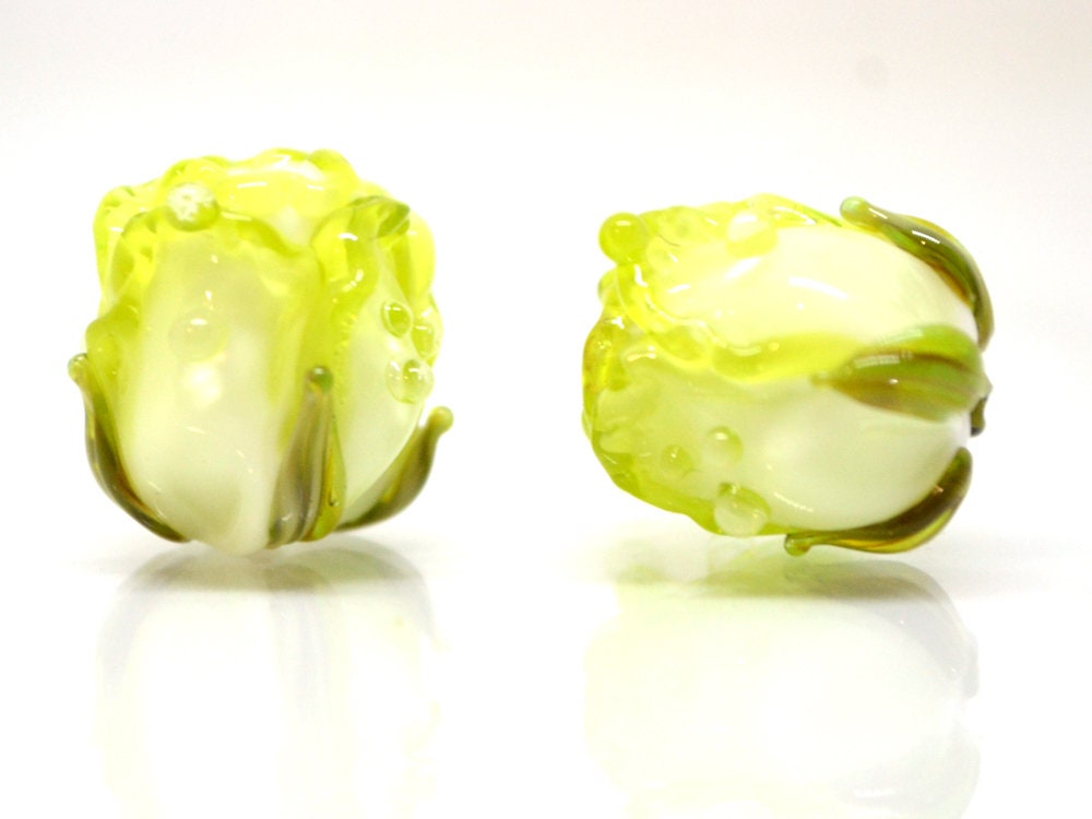 Green yellow rose bud beads, Lampwork rose beads, Salad green beads, Verdant Artisan lampwork, Floral Lampwork,Glass flower jewelry,Handmade