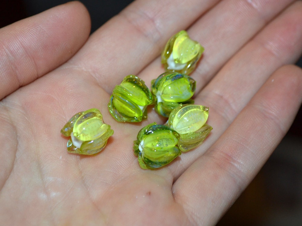 Green floral lampwork beads, Grass green flower beads for jewelry making, Floral earrings, netting beads