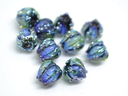 Blue green flower glass beads, Artisan lampwork floral beads, 10mm flower beads, garden beads, floral theme bead Handmade Lampwork bead set