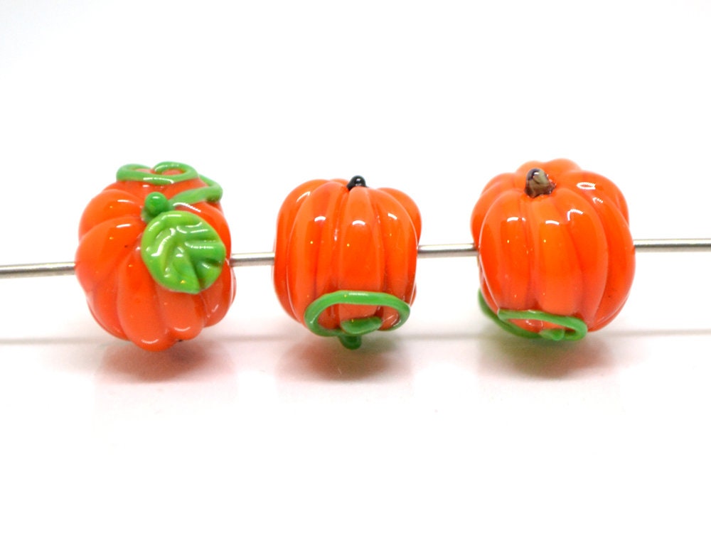 Handmade glass pumpkin beads, Orange lampwork bead, Miniatures Pumpkin, Fall Decor, Autumn Decor, Thanksgiving decor