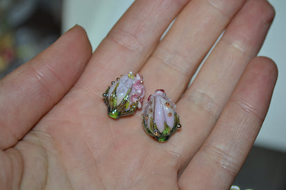 Pink flower bouquet lampwork beads, Tender pink lampwork beads with green leaves, Artisan lampwork, Beads for earrings, one bead