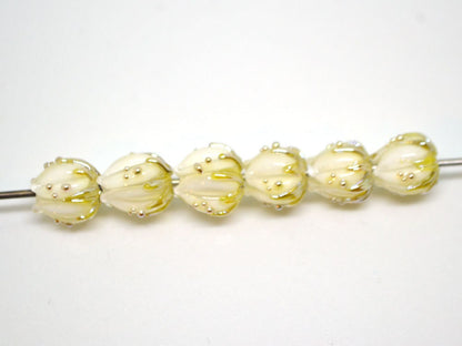 Handmade lampwork 10mm White flower glass beads with gold drops, Lampwork bead set, Small flower beads, Floral lampwork, Art glass bead milk