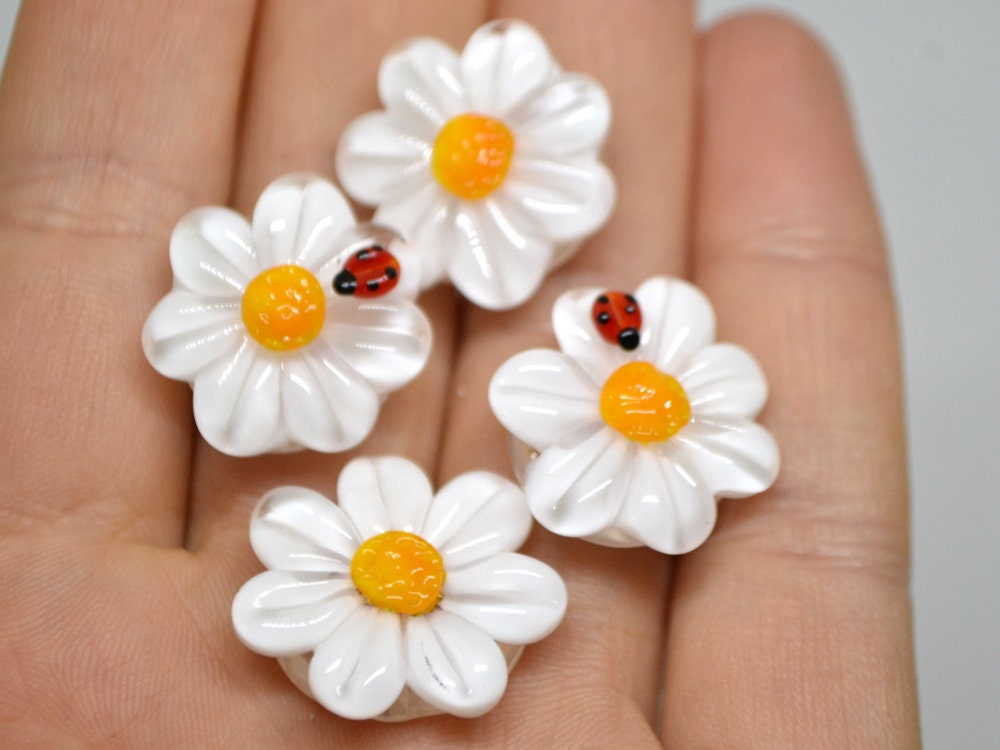 Chamomile flower lampwork beads with ladybug, Lentils beads, White flower beads, White floral lampwork