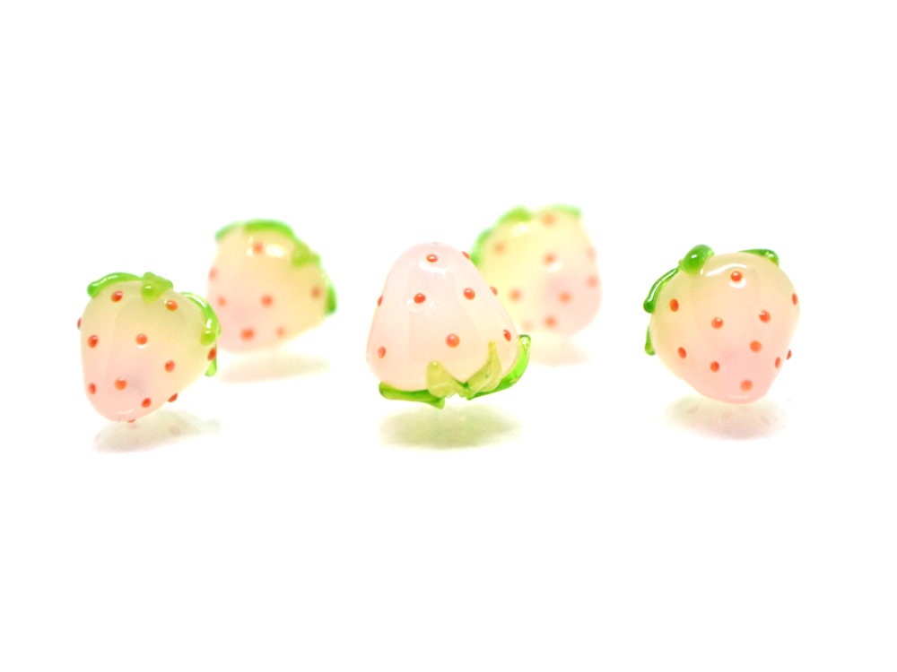 Small 7mm Strawberry glass beads, Pale pink strawberry, Lampwork berries, Mini berry beads, Berry jewelry, Glass Berry beads, Mini food