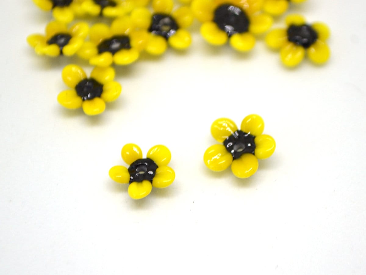 Sunflower glass beads, Very small yellow flower beads, Yellow black flower beads, Tiny sunflower beads, Lampwork sunflower beads,7mm flowers