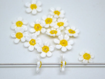 Small 9 mm Lampwork Chamomile beads, White yellow flower glass beads, White Camomile, Wildflower beads, Daisy bead, Floral murano glass