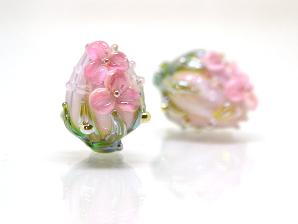 Pink flower bouquet lampwork beads, Tender pink lampwork beads with green leaves, Artisan lampwork, Beads for earrings, one bead