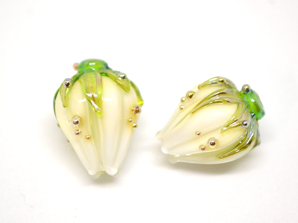 White flower beads with green leaves, Wedding jewelry making, Artisan Lampwork, DIY Earrings, Floral lampwork, Bridal jewelry making