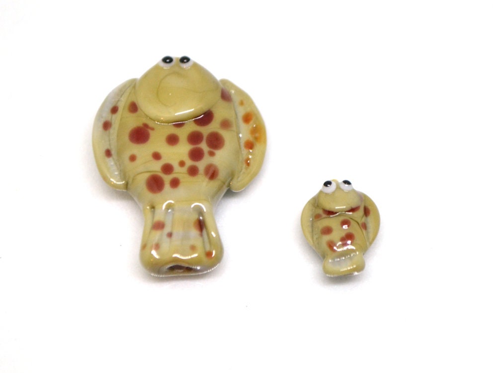 Lampwork fish beads, Green glass flounder, Lampwork flounder, Glass fish, River fish beads, avocado green