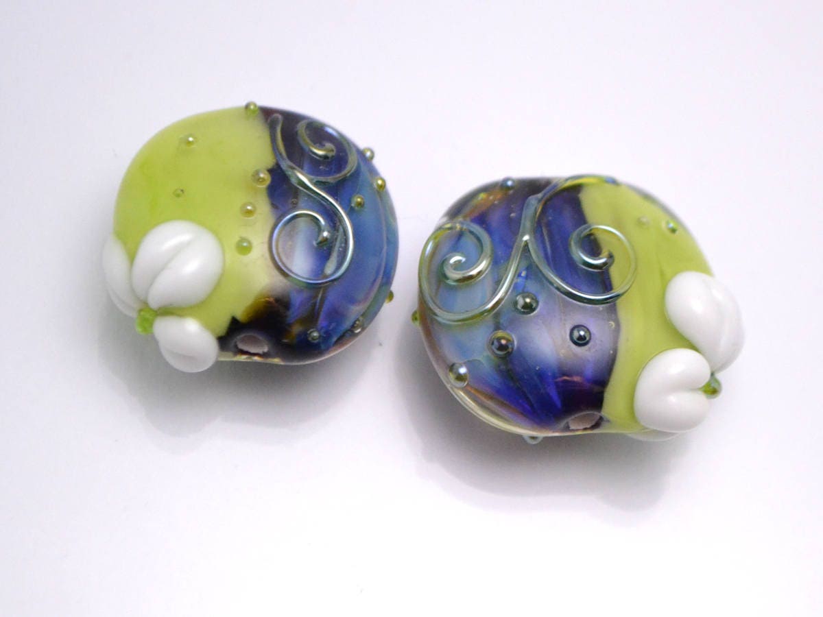 Chamomile lampwork pendant Lentils glass beads Light chrome green pendant Denim blue lampwork Curles beads Artisan lamwork Flower beads