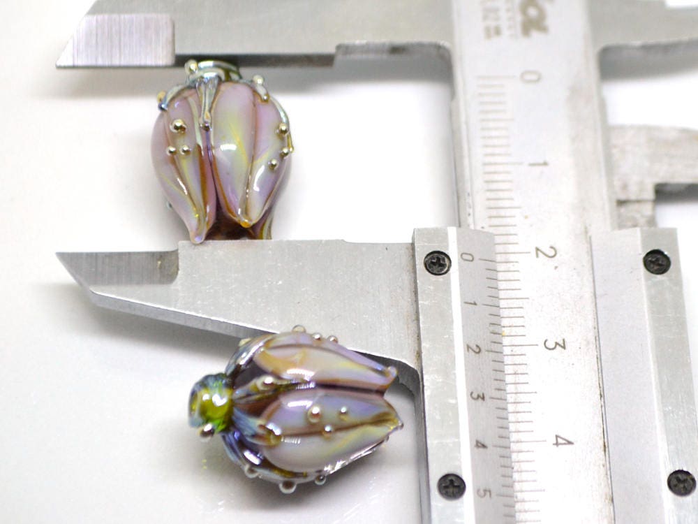 lavender glass flower handmade beads iridescent nothern light artisan lampwork flower beads for jewelry making glass beads purple glass bead