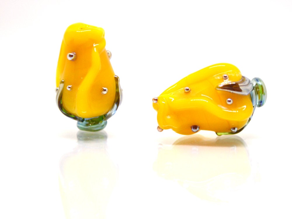 Yellow twisted rosebud  beads, Honey yellow Glass Bead, Flower lampwork bead, Artisan lampwork beads, Bright colors