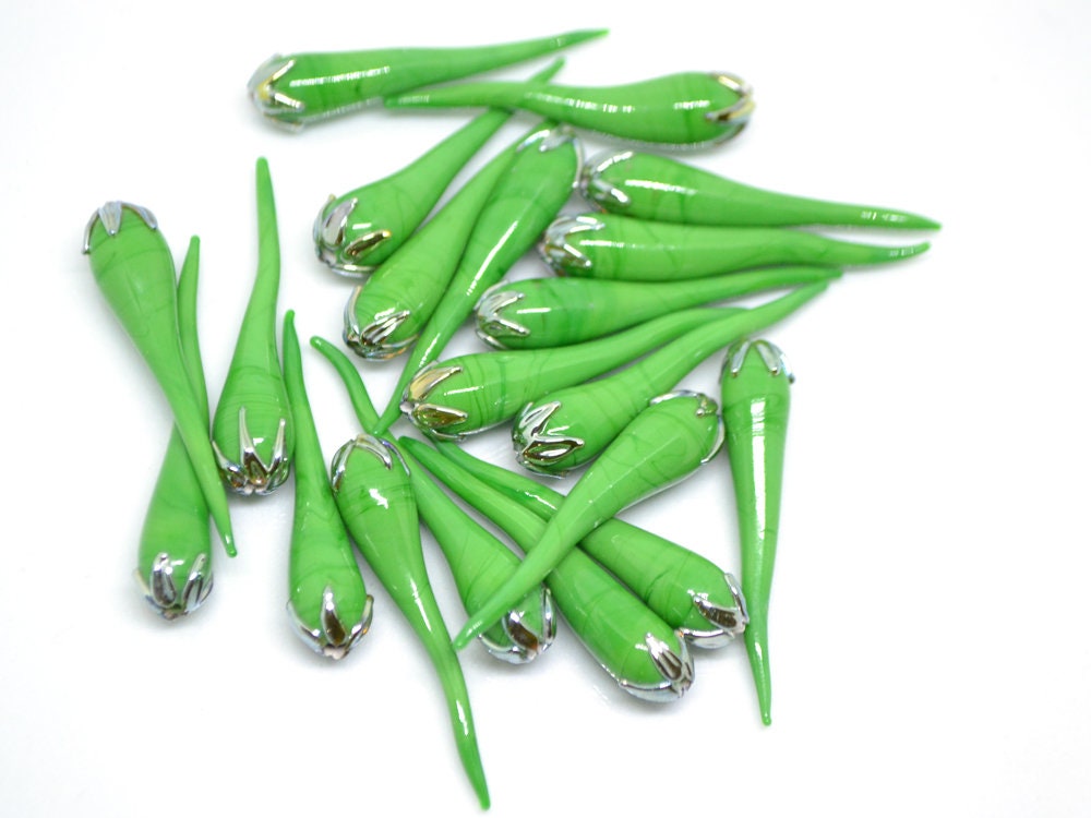 Green chili peppers, Lampwork chile beads, Vegetable beads, Lampwork vegetables, Vegetable jewelry, Vegetable garden, vegetable pendant