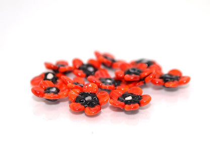 Red poppy glass beads, Very small red flower beads, Red black flower beads, Tiny red flowers, Lampwork poppy beads, 7mm flowers, poppy red