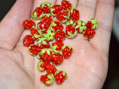Red Strawberry 10mm glass beads, Lampwork berries, Glass strawberry, Berry fruit beads, Red berries, Garden beads, Artisan lampwork