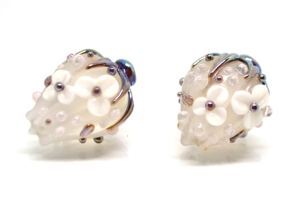 White Glass flower bouquet on lampwork bud beads, Miniature flowers, Glass miniature, Artisan lampwork, White silver glass flower beads