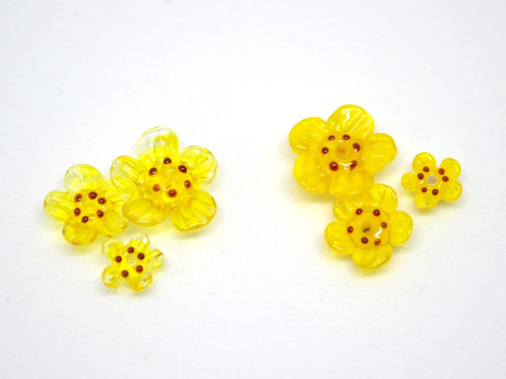 Sunny yellow flower glass beads|Set of 12pcs|Transparent|Opaque|Artisan Lampwork|Bright yellow|Bead set|Sunshine yellow|Floral lampwork bead