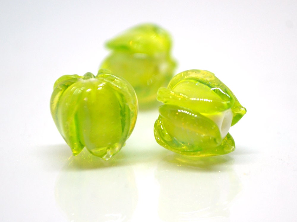 Green floral lampwork beads, Grass green flower beads for jewelry making, Floral earrings, netting beads