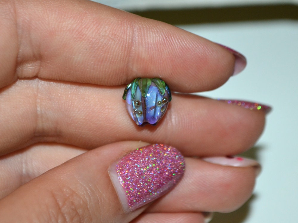 Purple lavender sparkling flower beads green leaves, stardust flower, 10mm flower beads, Glass flower beads Floral lampwork Artisan lampwork