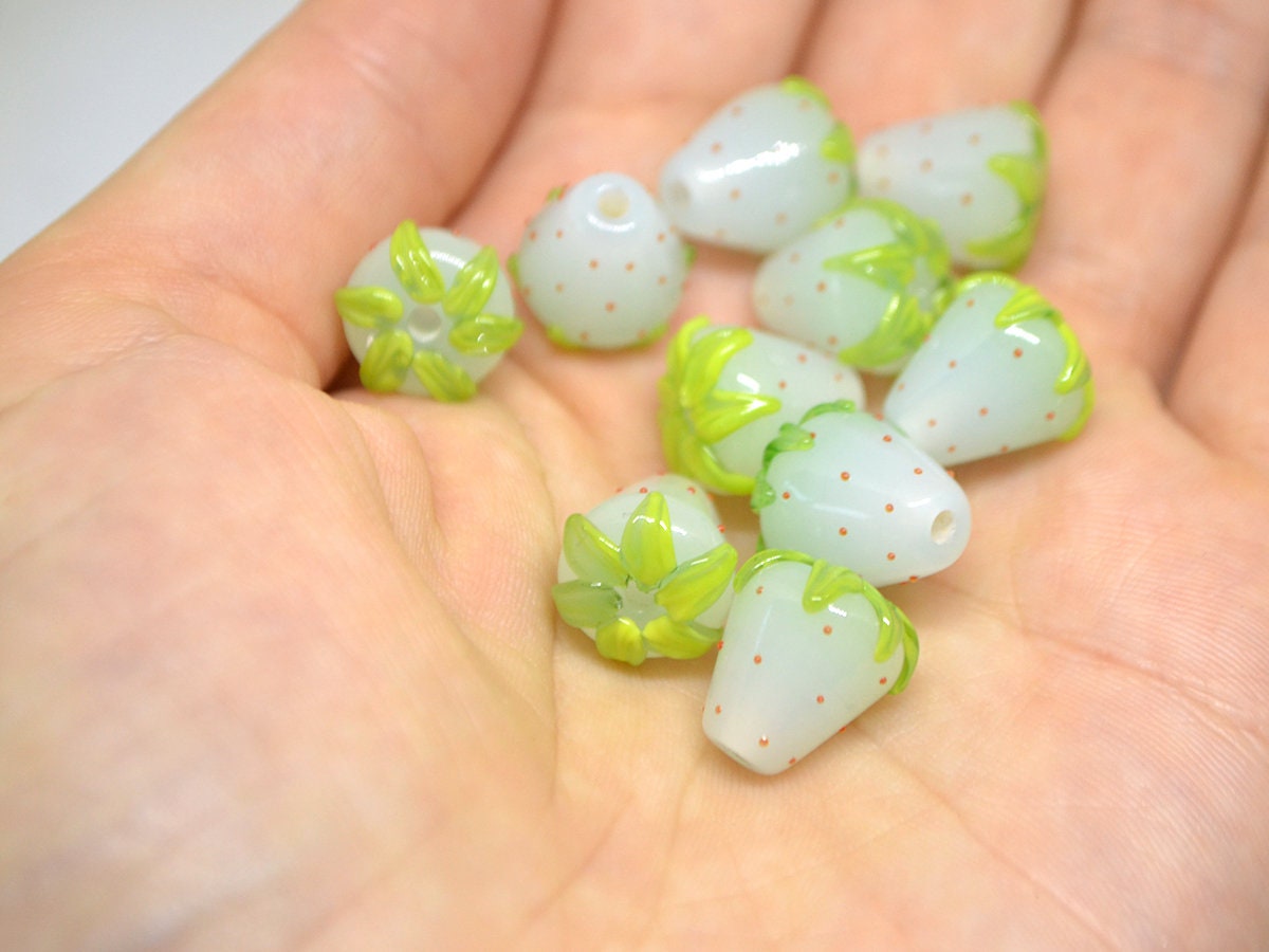 Pale blue Strawberry beads, Lampwork berry beads, Lampwork strawberry, Blue Berry beads, Artisan Lampwork, Berry jewelry, Glass berries