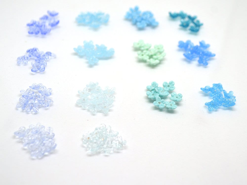 Sky blue small flower beads, Aqua blue glass flowers, cute flowers for embroidery, mini glass flowers, Blue wedding beads, Something blue