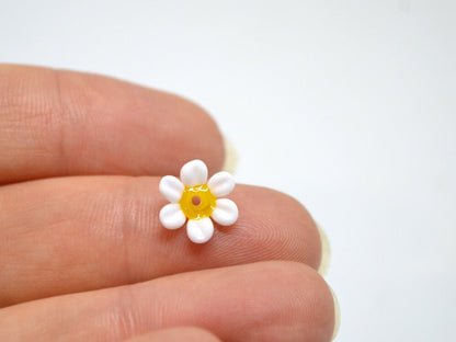 Small 9 mm Lampwork Chamomile beads, White yellow flower glass beads, White Camomile, Wildflower beads, Daisy bead, Floral murano glass