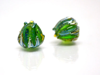 Green silver flower beads, Emerald green lampwork flower, 10mm flower beads, Glass flower, Floral lampwork, Artisan lampwork, transparent