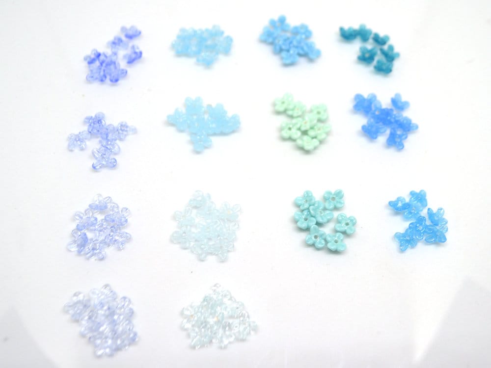 Sky blue small flower beads, Aqua blue glass flowers, cute flowers for embroidery, mini glass flowers, Blue wedding beads, Something blue