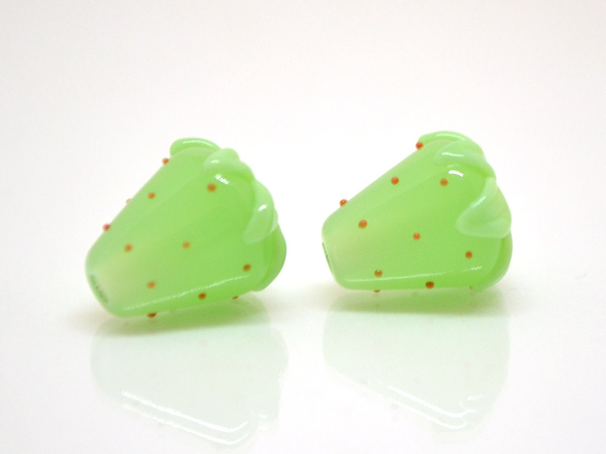 Salad green Strawberry glass beads, Green berry beads, Lampwork berry beads, Lampwork berries, Lampwork strawberry, Berry jewelry