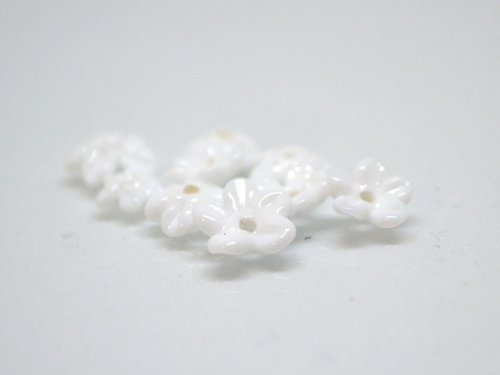 Mini flower beads, White opaque beads, Wedding flowers, Flower embellishment, Flower applique, tiny flowers
