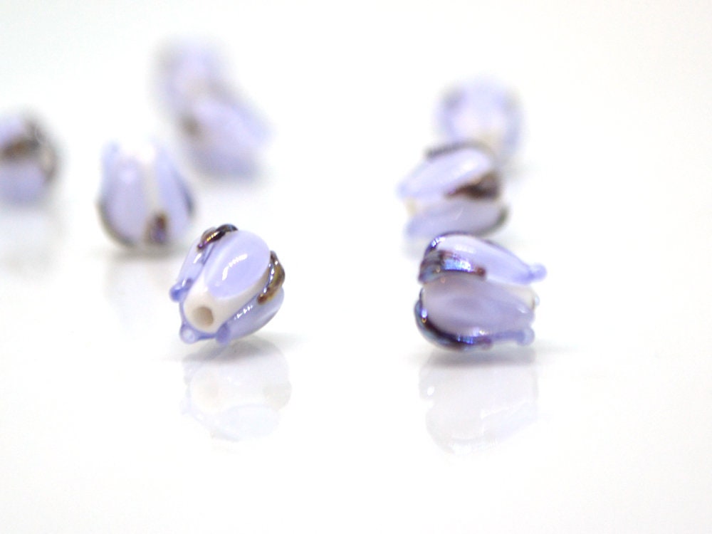 Lavender small lampwork beads, Light purple flower beads, Tiny glass beads, 7mm flower beads, Artisan lampwork