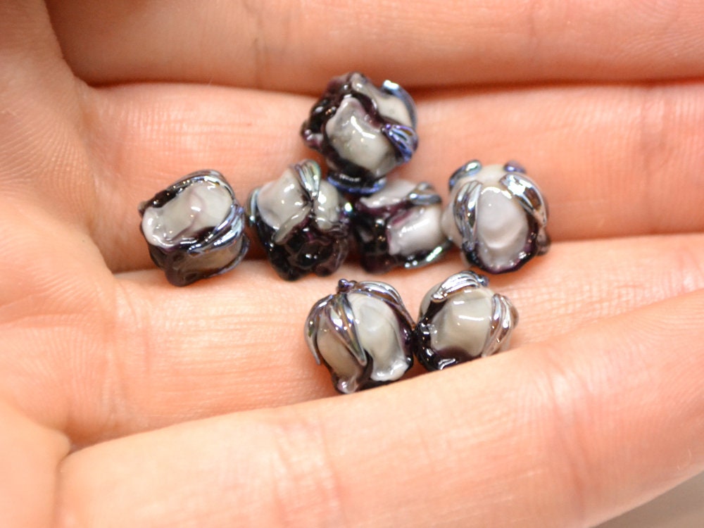 Gray Black 8mm rosebud beads, Black silver Rose glass beads, Floral lampwork, Dark glass beads, Art Lampwork, Jewellery beads