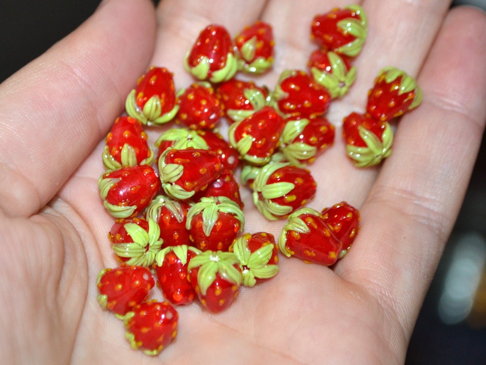Red Strawberry 10mm glass beads, Lampwork berries, Glass strawberry, Berry fruit beads, Red berries, Garden beads, Artisan lampwork