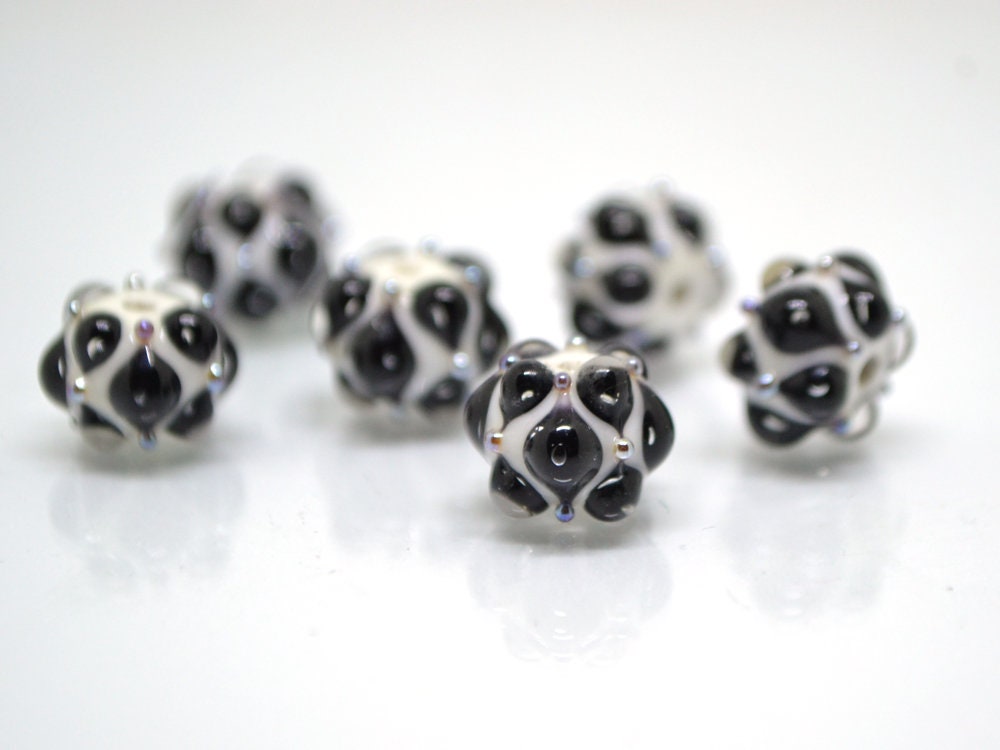 White black handmade glass bead, 10mm glass beads, White lampwork, Artisan lampwork, Beads for bracelet, Black and White