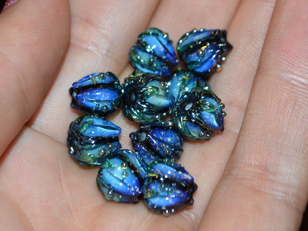 Blue green flower glass beads, Artisan lampwork floral beads, 10mm flower beads, garden beads, floral theme bead Handmade Lampwork bead set