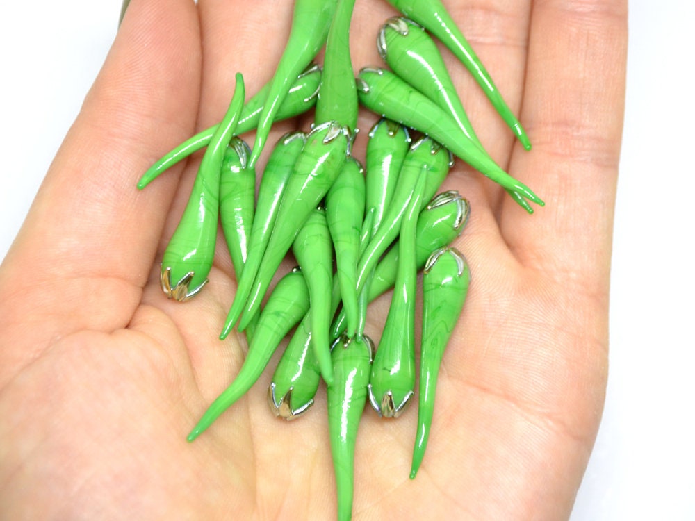 Green chili peppers, Lampwork chile beads, Vegetable beads, Lampwork vegetables, Vegetable jewelry, Vegetable garden, vegetable pendant