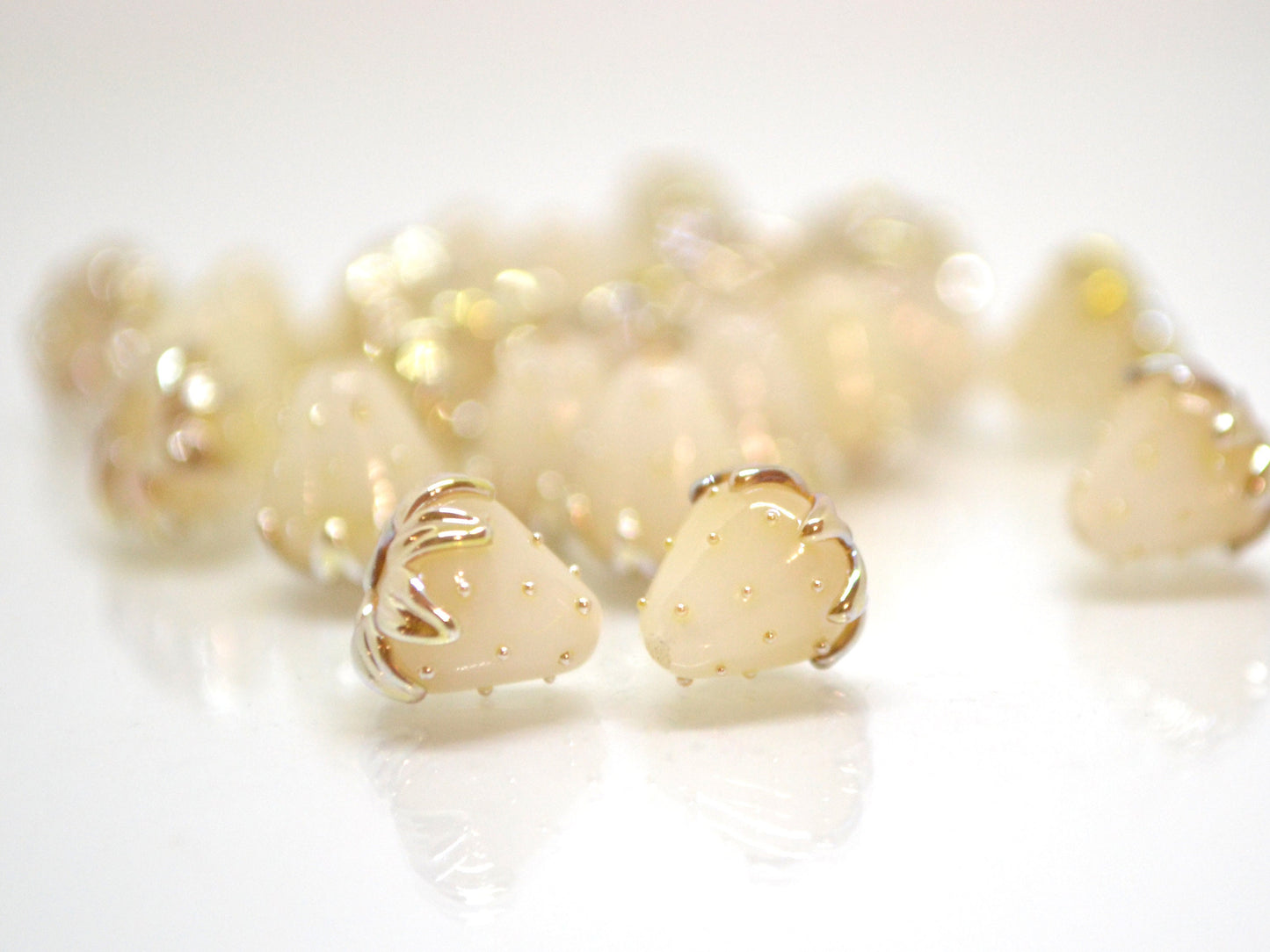 White Gold Small 7mm Strawberry glass beads, White strawberry, Lampwork berries, Mini berry beads, Berry jewelry, Glass Berry beads