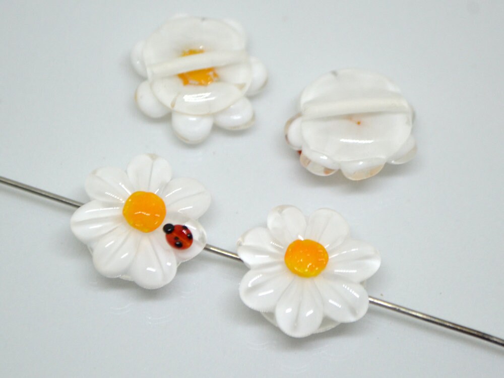 Chamomile flower lampwork beads with ladybug, Lentils beads, White flower beads, White floral lampwork