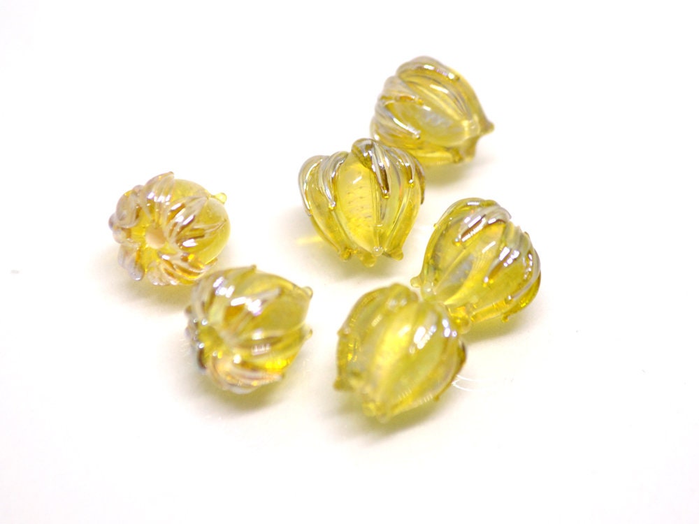 Yellow gold flower beads, Lemon yellow lampwork beads, 10mm flower beads, flower lampwork bead, Artisan lampwork, transparent beads