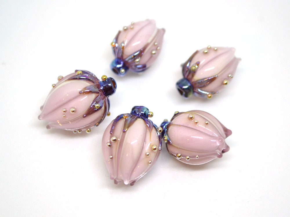 Pastel pink and silver flower glass beads, Floral lampwork, Pale pink beads, Artisan lampwork, Light pink beads, Handmade glass flower bud