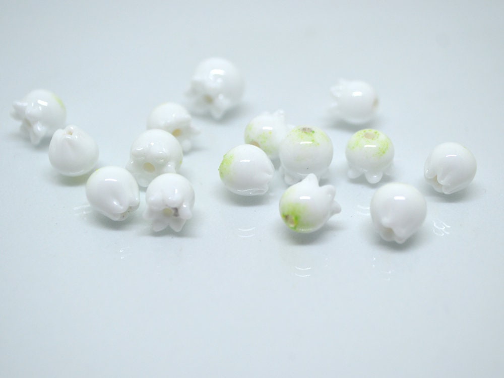 Lampwork lily of the valley beads, Glass may-lily beads, Floral lampwork beads, Tiny beads, White flower bud beads