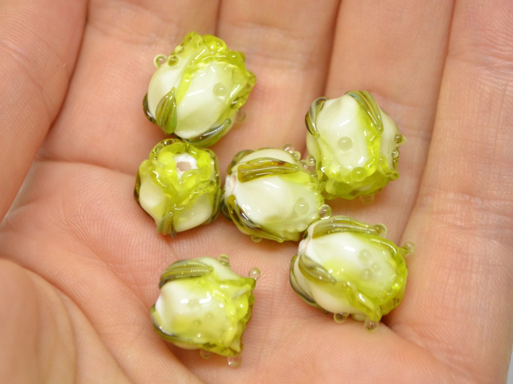 Green yellow rose bud beads, Lampwork rose beads, Salad green beads, Verdant Artisan lampwork, Floral Lampwork,Glass flower jewelry,Handmade
