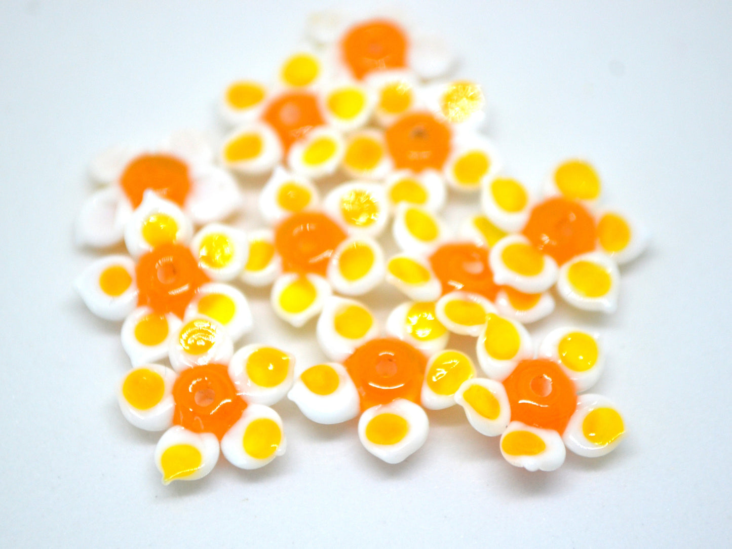 Bright white orange flower beads, 5 Petals floral lampwork, Field flower bead, Glass flowers, Meadow flowers, Flower necklace