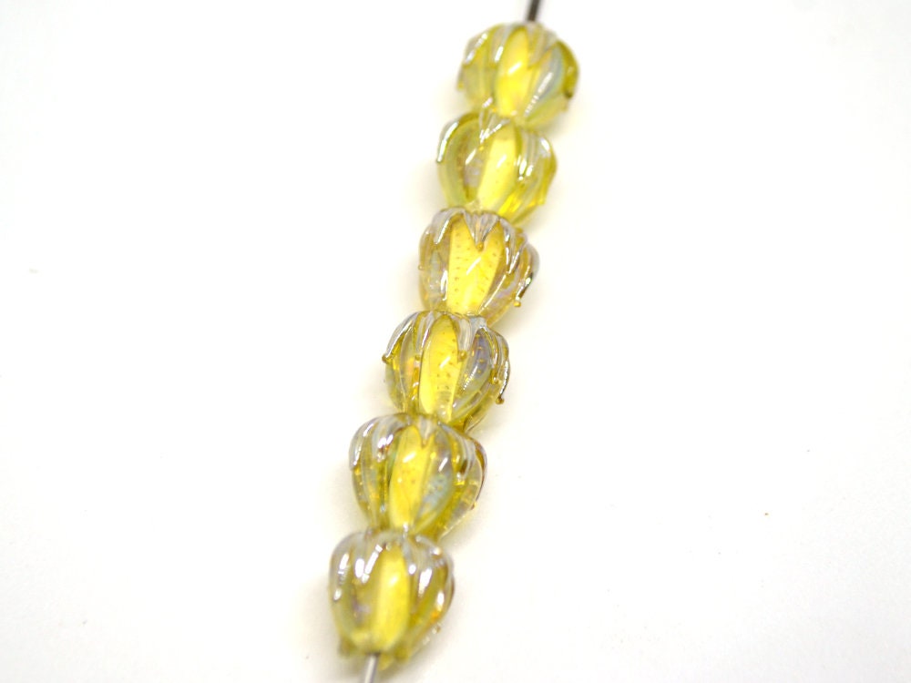 Yellow gold flower beads, Lemon yellow lampwork beads, 10mm flower beads, flower lampwork bead, Artisan lampwork, transparent beads
