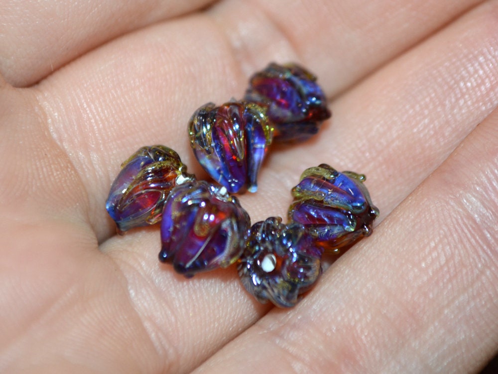 Magenta purple flower beads, Glass floral beads, Fuchsia pink glass beads, Lampwork flower beads, 7mm flower beads, Artisan lampwork