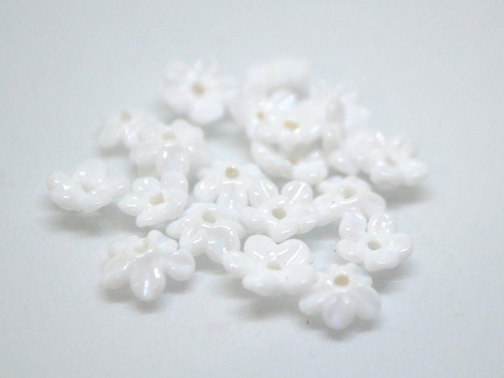 Mini flower beads, White opaque beads, Wedding flowers, Flower embellishment, Flower applique, tiny flowers