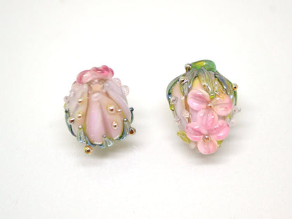 Pink flower bouquet lampwork beads, Tender pink lampwork beads with green leaves, Artisan lampwork, Beads for earrings, one bead
